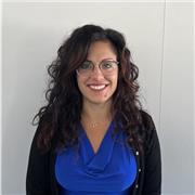 Docente di economia impartisce lezioni per studenti scuole superiori, istituti professionali ecc